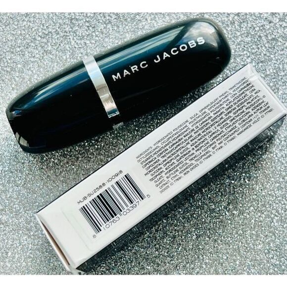 Marc Jacobs Beauty Accomplice Tan 49 Concealer & Touch-Up Stick Peach Undertones - Picture 7 of 7